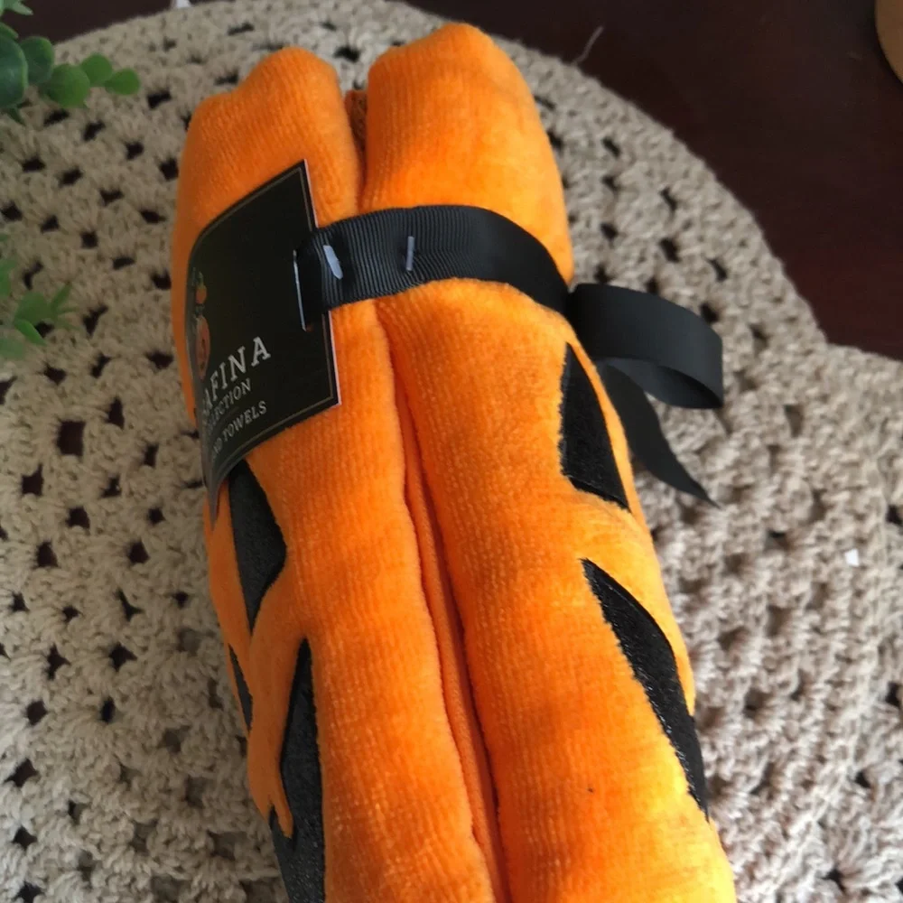 Kassafina Halloween Pumpkin Hand Towel - Orange & Black